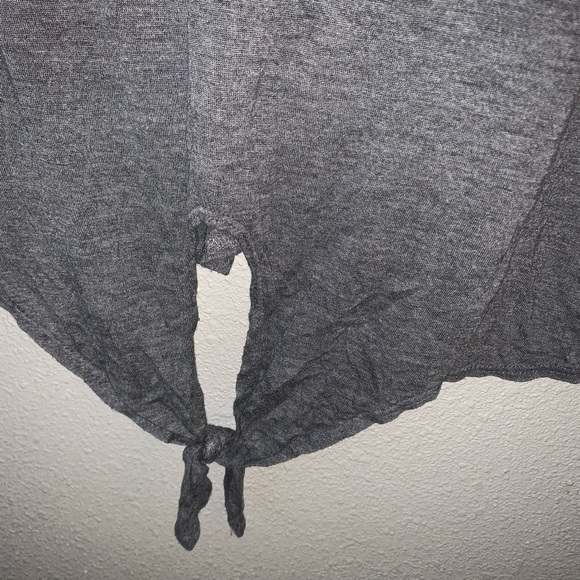Grey “Weekend” crop top with rose size S - Picture 3 of 3
